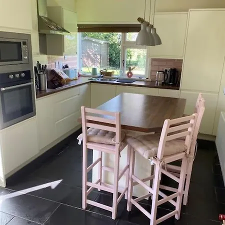 The Lodge-cozy And Serene *