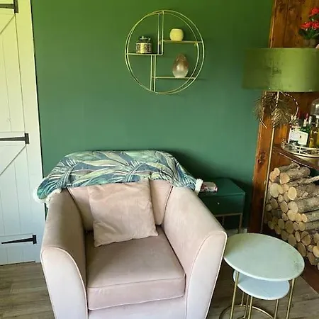 The Lodge-cozy And Serene